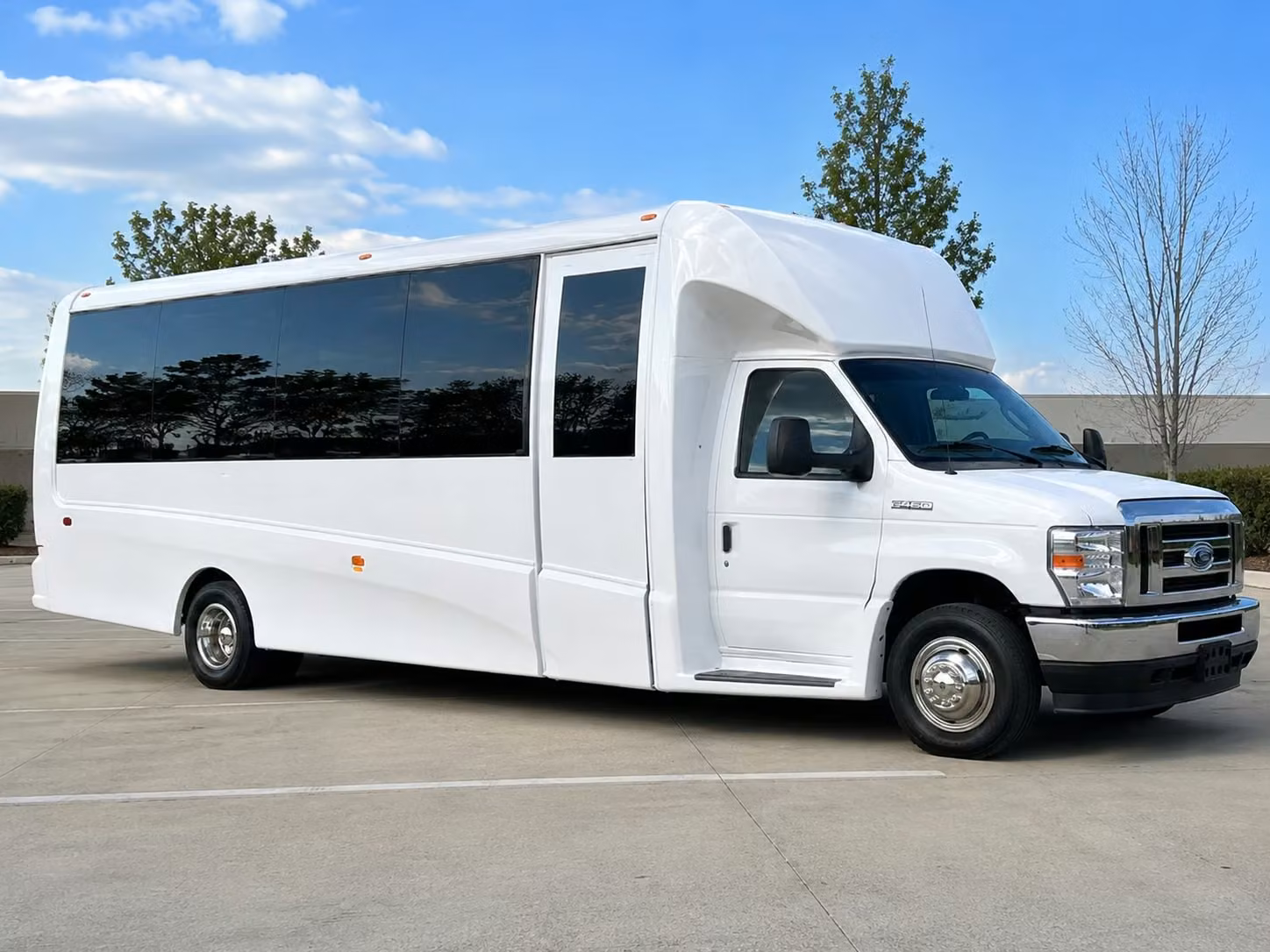 minibus rentals for small prom groups in victorville ca